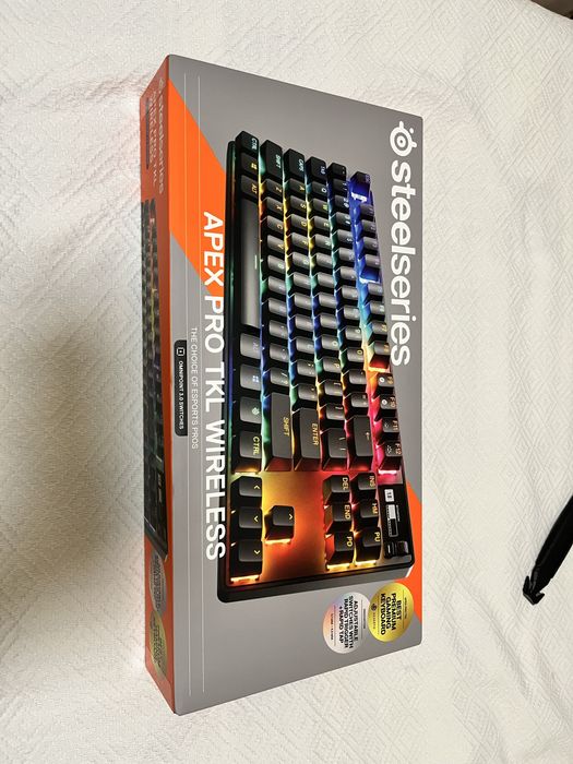 Чисто нова геймърска клавиатура SteelSeries Apex Pro TKL Wireless