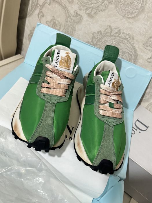 Кроссовки продам