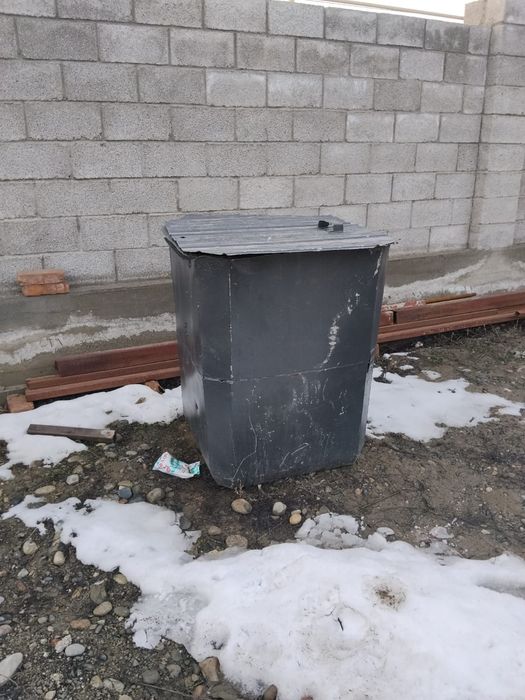 Мусорный контейнер