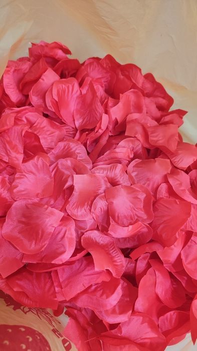 Лепестки роз (искусственные)