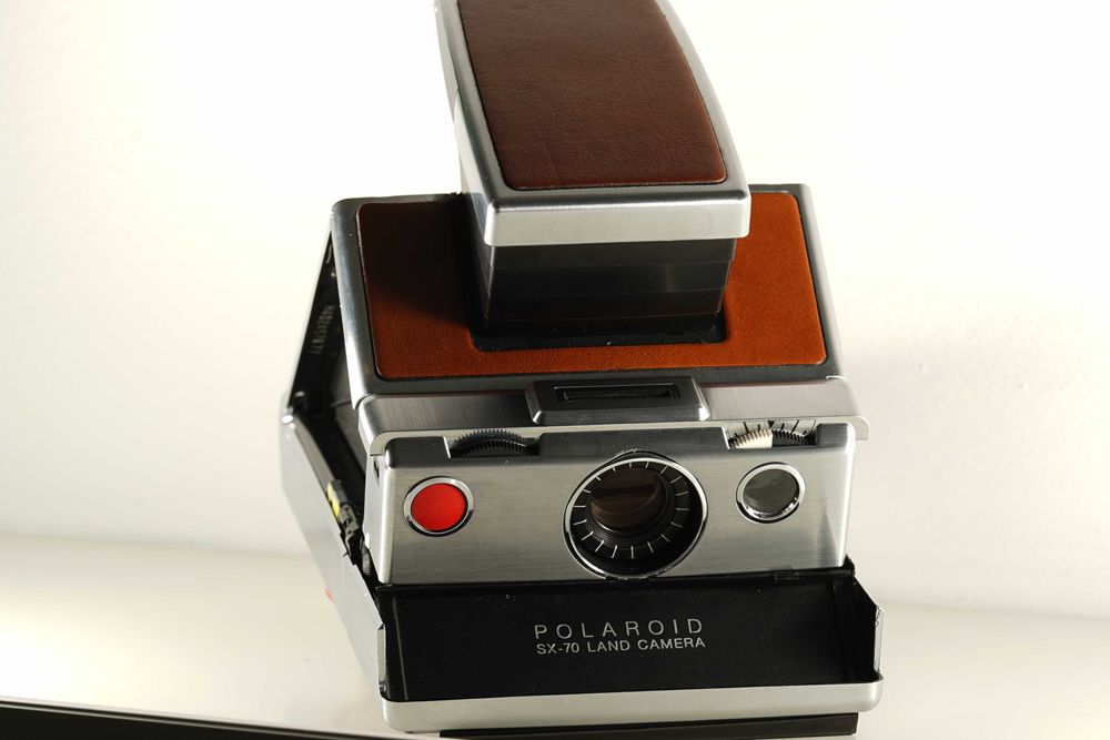 Polaroid SX-70 Modificat cu Bluetooth si film I-type cu frog tongue deja instalat