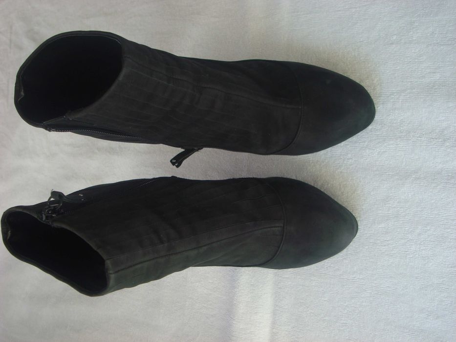 Cizme / botine dama Zara marime 39  culoare negru