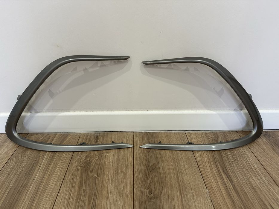 Молдинги на решетку Камри 75