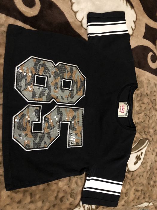 Продаются футболки, топы.