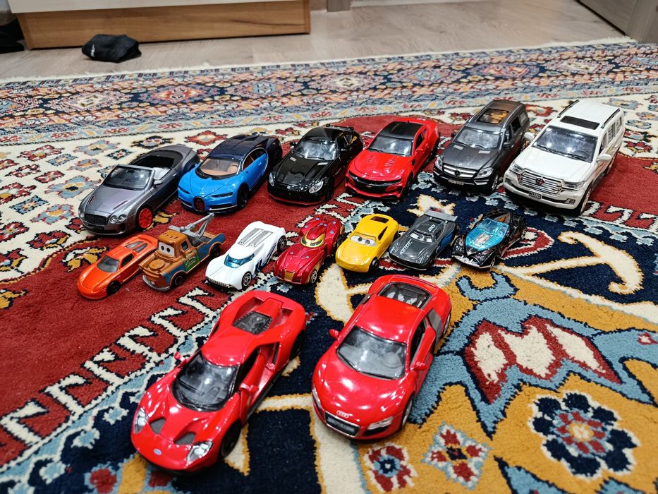 Продам металлические машинки