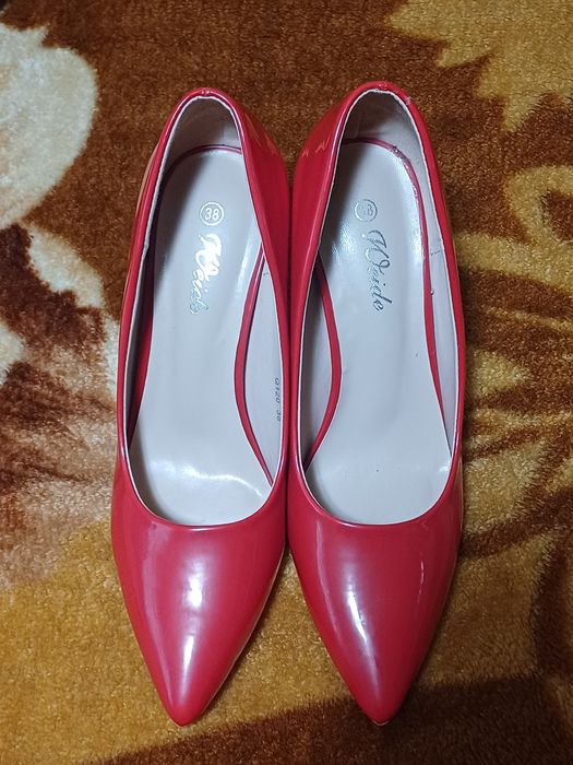 Vând  pantofi femei