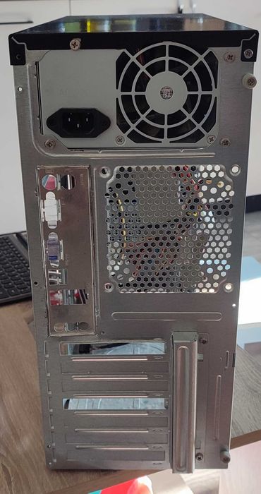 Кутия за компютър среден размер