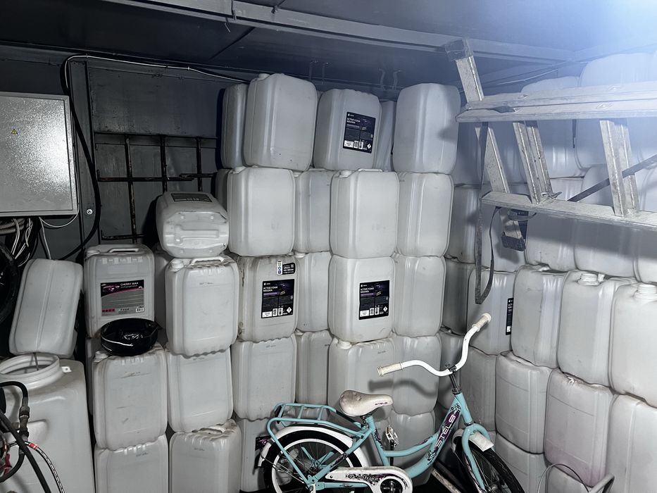 Продам пластиковые канистры.