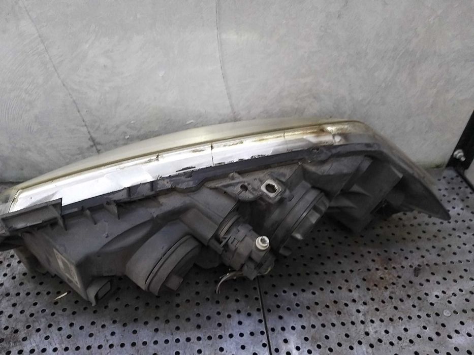Far dreapta renault megane 2 89307003 8200476431