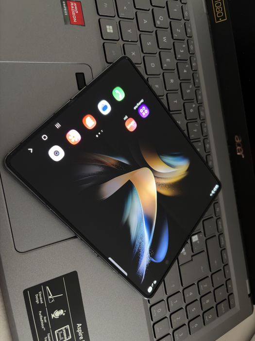 Samsung Galaxy Z Fold4, 12GB RAM, 256GB, 5G !!