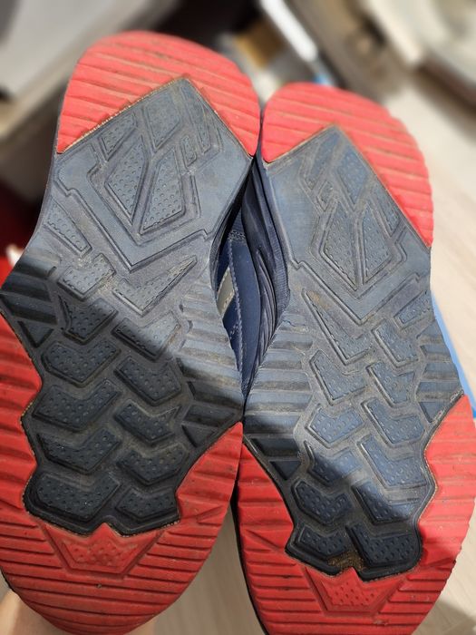 Продаются детские кроссовки