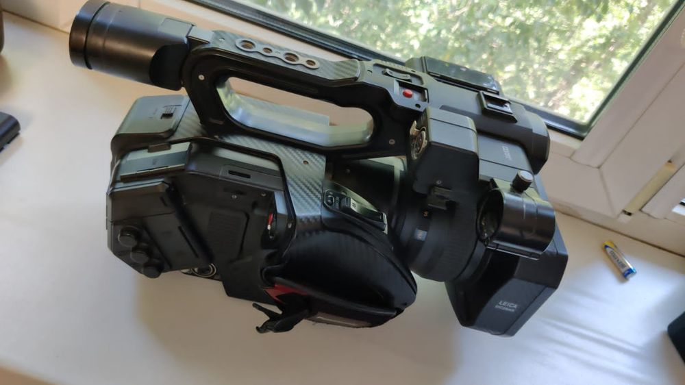 Видеокамера Panasonic AG-DVX200 4K