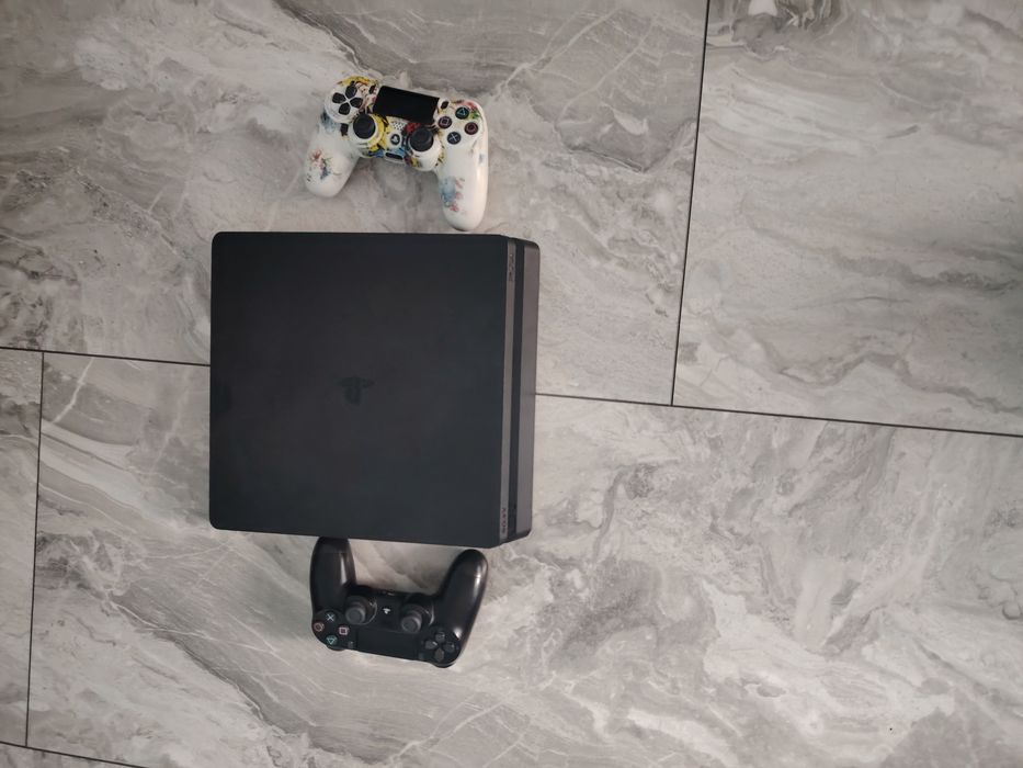 Playstation 4 in stare buna+11 jocuri