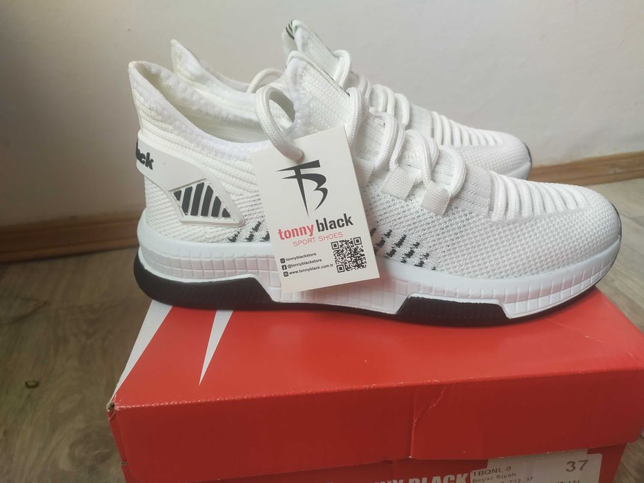 Чисто нови маратонки