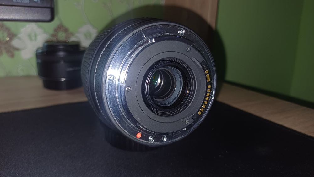 Sigma 70-300mm f/4-5.6 DG Macro