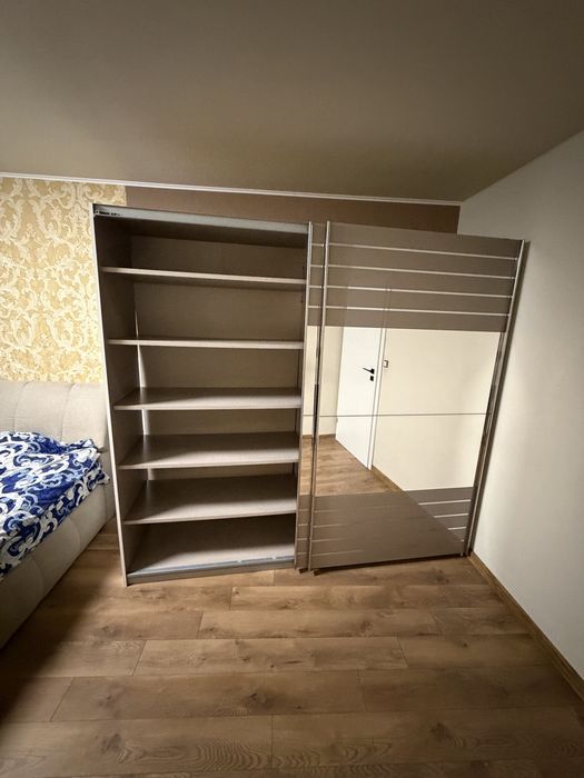 Гардероб с плъзгащи врати