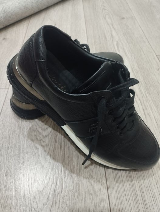 Продам кроссовки