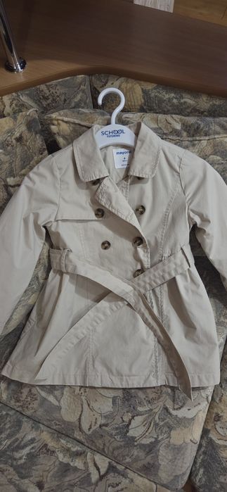 Продам детские тренч Mayoral