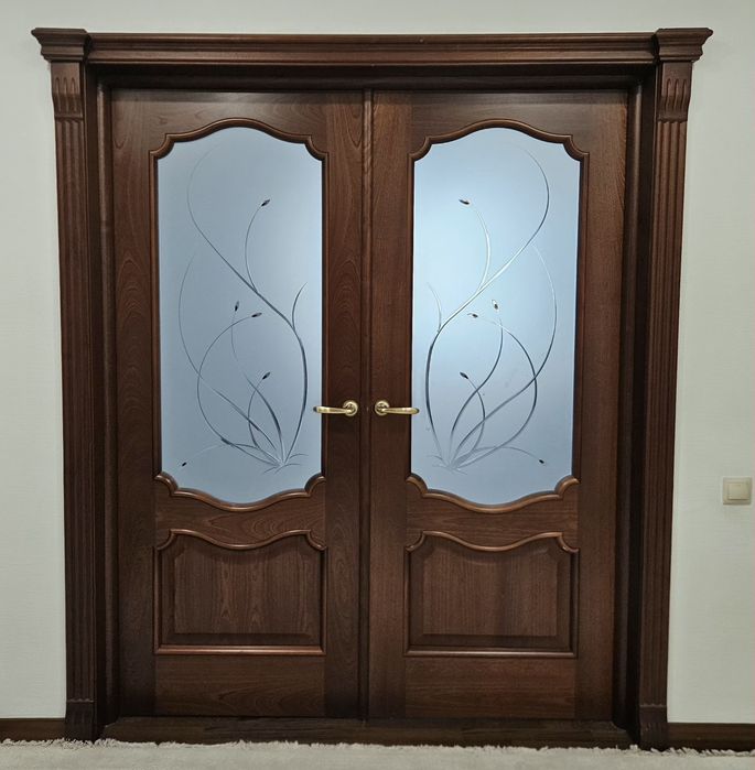 Продам двери натуральное дерево