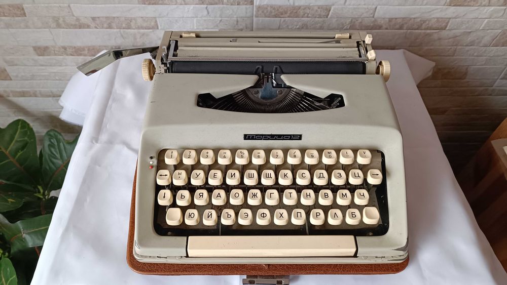 Стара пишеща машина Марица 12 - Made in Bulgaria - 1976г