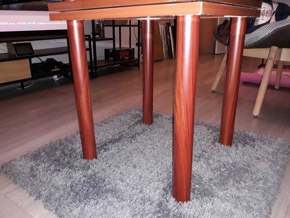 Холна стъклена масичка