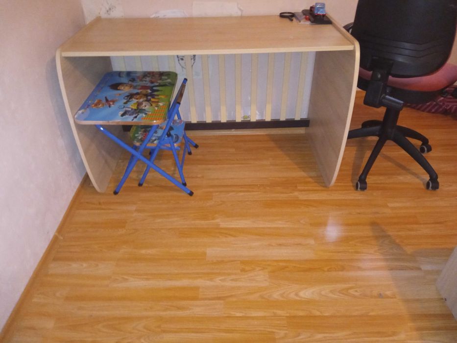 Трансформираща се бебешка кошара в легло, ракла и бюро .