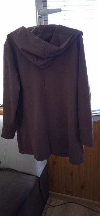 Пролетно яке от плътно трико кафяво на цвят