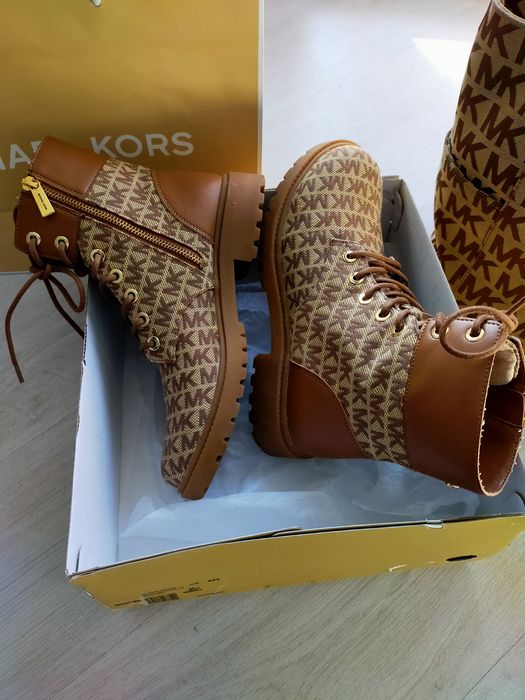 Боти текстил и кожа и чанта на Michael kors.