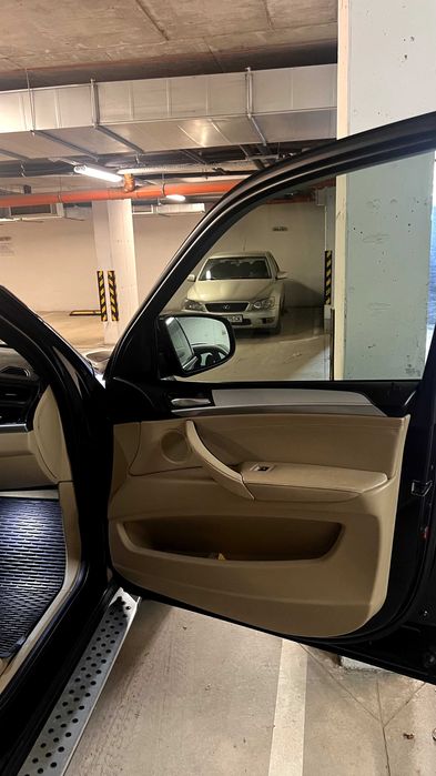 Продавам  си личният автомобил BMW X5 E70