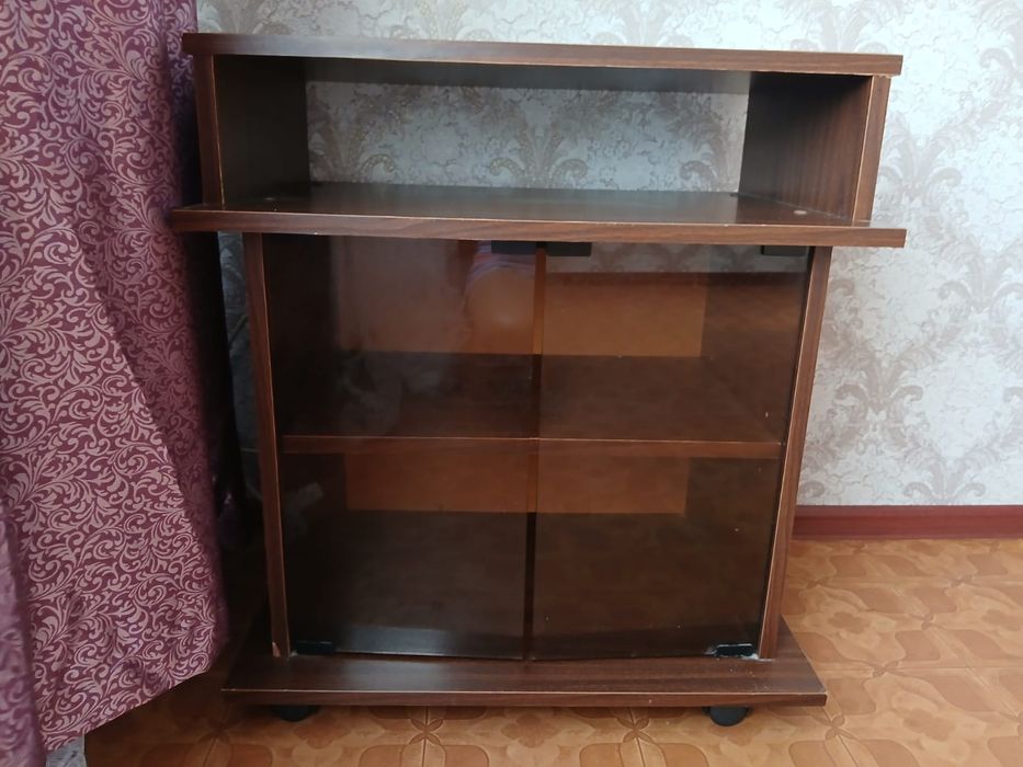 Продам тумбочку под телевизор