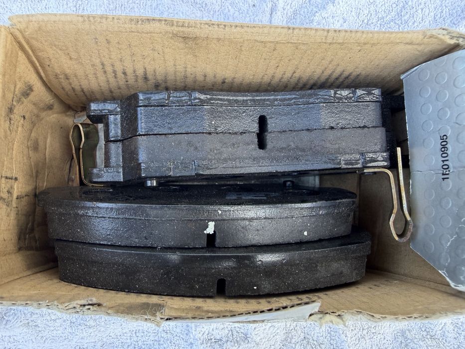 Нови предни накладки ROADHOUSE Mazda B1600 B2000 B-Series E2000 WVA 21316