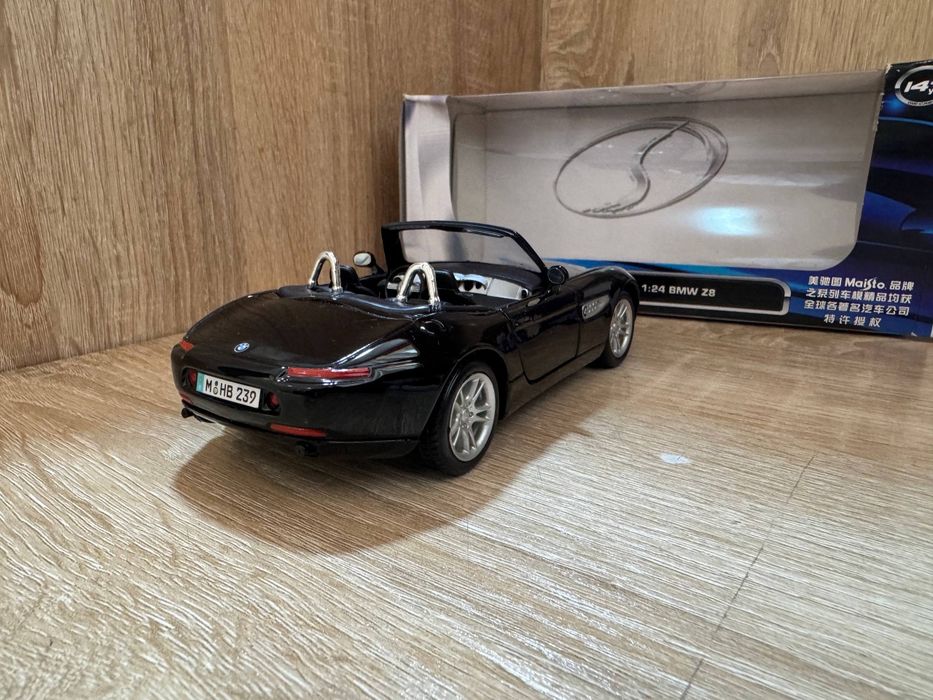 Коллекционная модель BMW Z8 1:24 Maisto