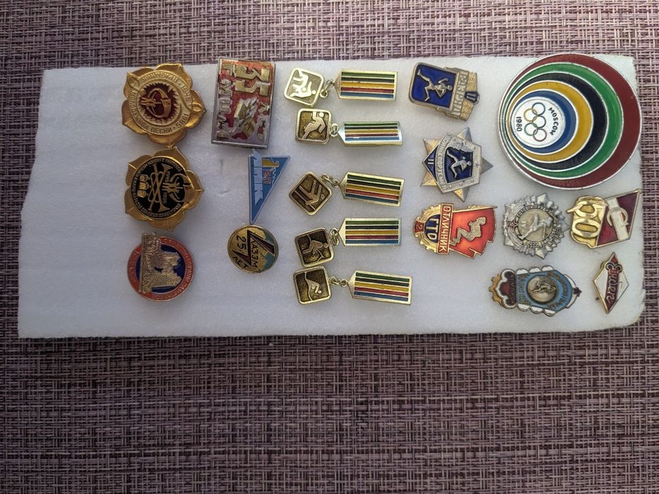 Продам значки времён СССР