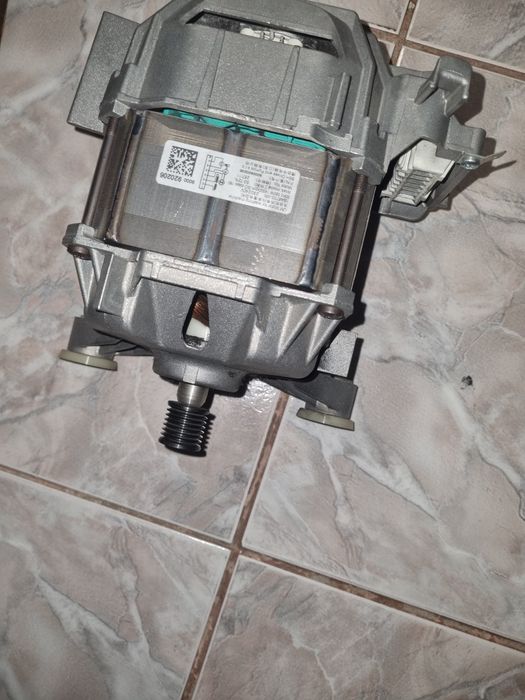 Motor masina slalat haine Bosh vario 4