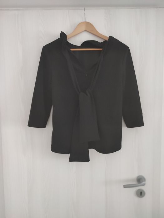 Bluza eleganta , culoare negreu , marime xs