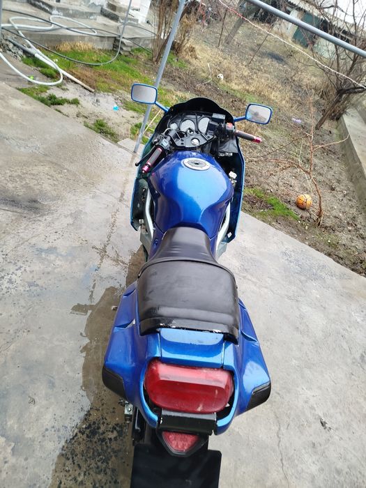 Kawasaki sotiladi 250