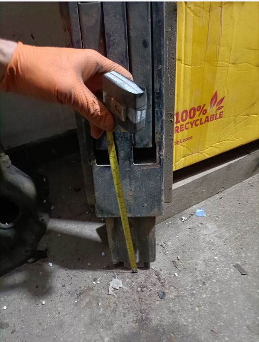 Stâlp pentru benă cu obloane pe mijloc centru, accept schimb