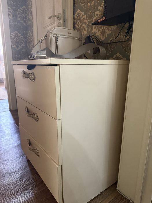 Продам тумбу деревянную