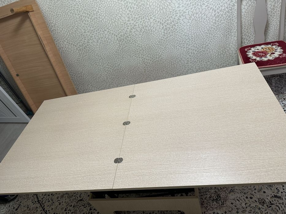 Продам стол для гостиной