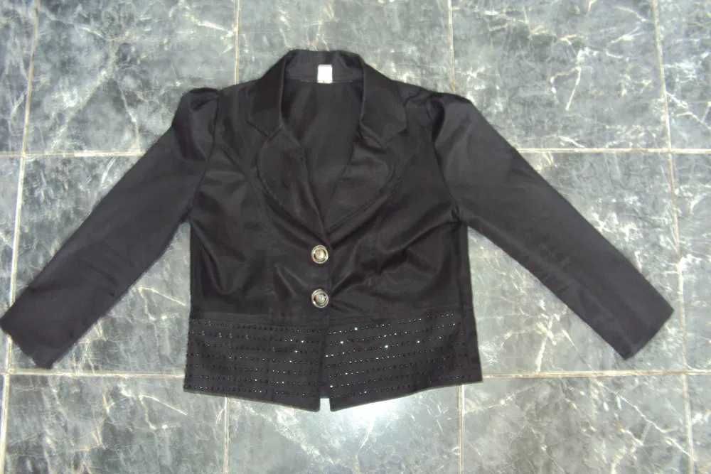 Школьные вещи на 7-9 лет примерно.