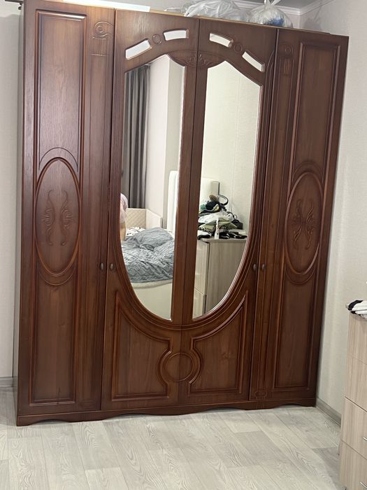 Продам большой шкаф