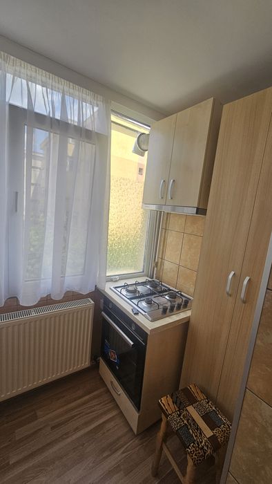 Închiriez apartament 3 camere