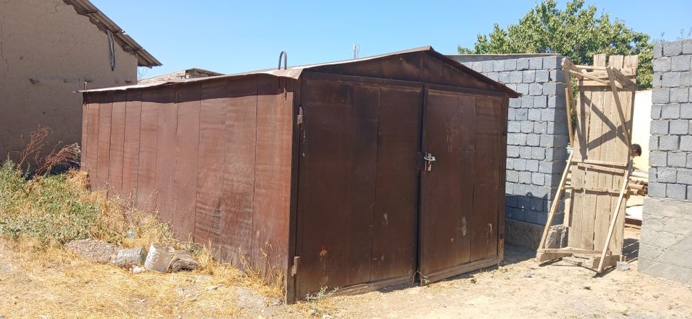 Гараж сотилади. Жиззах Навруз мфй