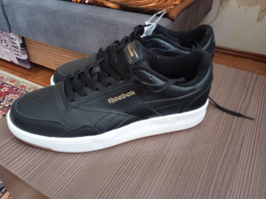 Продам кроссовки