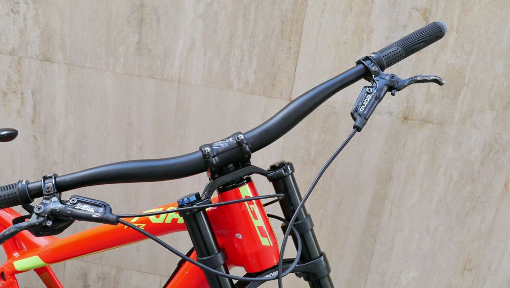 GT Fury Fitz DH 27.5 Boxxer 200 ход, SRAM GX, DT Swiss