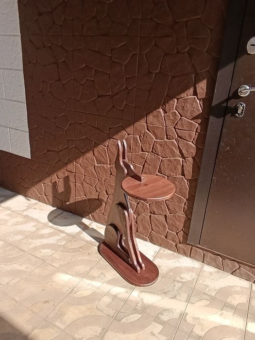 Продам Столик доберман