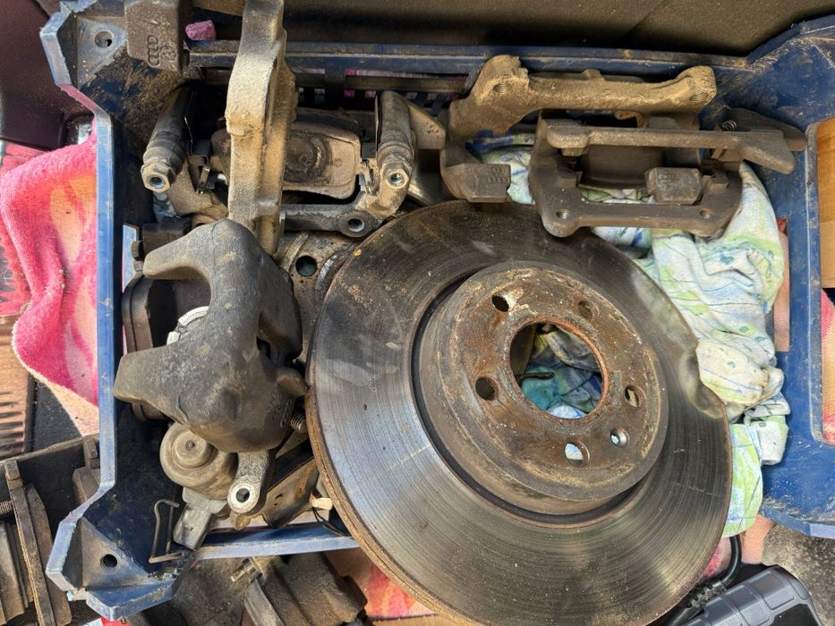 Vând frane complete a4 b8