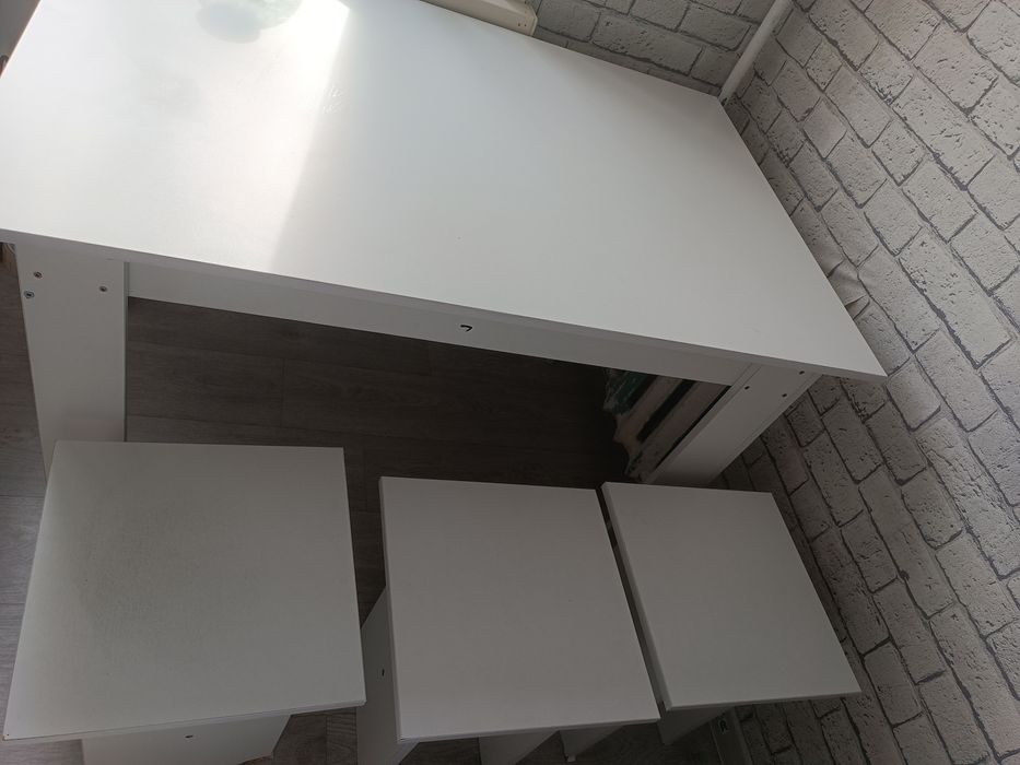 Продаем стол и стулья