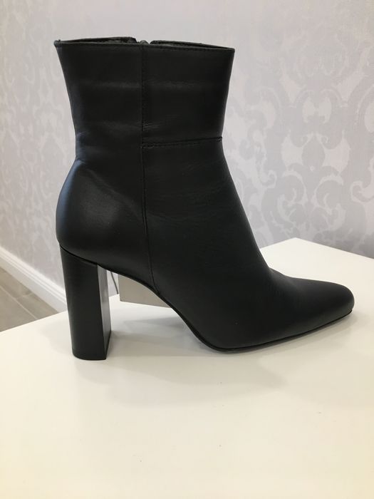 Демисезонные кожаные ботинки  Mango