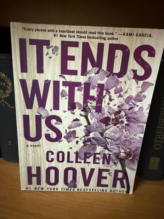 Книга Colleen Hoover: It ends with us